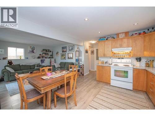 3908 Pleasant Valley Road, Vernon, BC - Indoor Photo Showing Kitchen