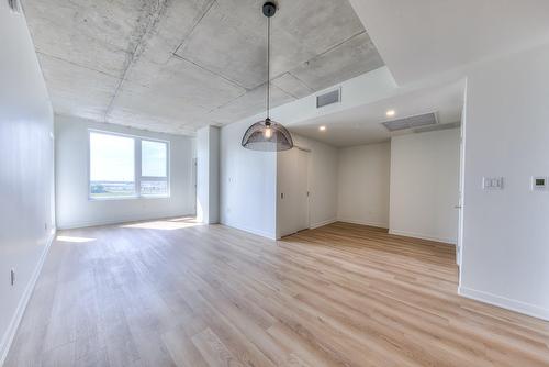 Salon - 712-515 Rue Des Marronniers, Candiac, QC - Indoor Photo Showing Other Room