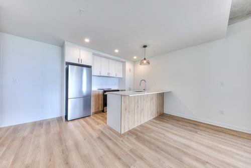 Cuisine - 712-515 Rue Des Marronniers, Candiac, QC - Indoor Photo Showing Kitchen