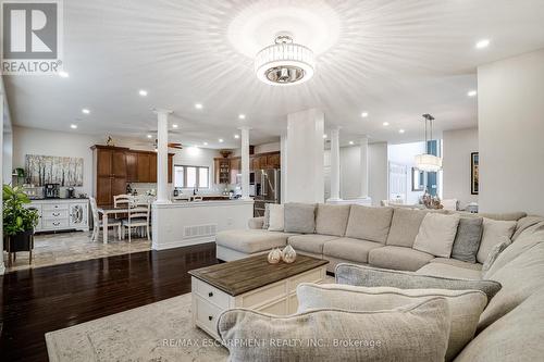 575 Stonehenge Drive, Hamilton, ON - Indoor Photo Showing Living Room