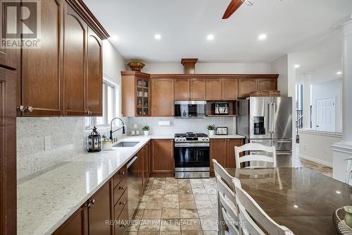 575 Stonehenge Drive, Hamilton, ON - Indoor Photo Showing Kitchen With Stainless Steel Kitchen With Upgraded Kitchen