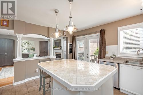 5586 Churchill Meadows Boulevard, Mississauga, ON - Indoor Photo Showing Kitchen