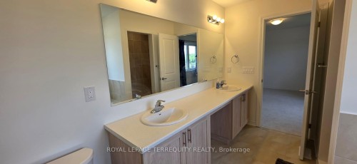 34 Hillcroft Way, Kawartha Lakes, ON - Indoor Photo Showing Bathroom