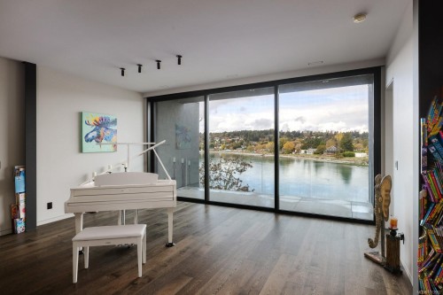 2701 Sea View Rd, Saanich, BC 