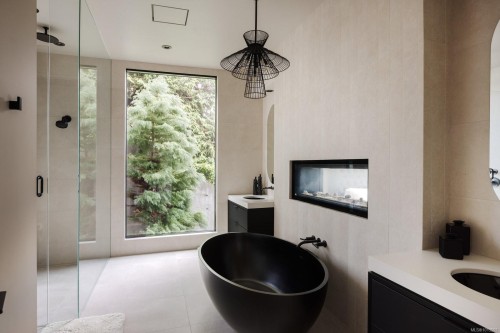 2701 Sea View Rd, Saanich, BC 