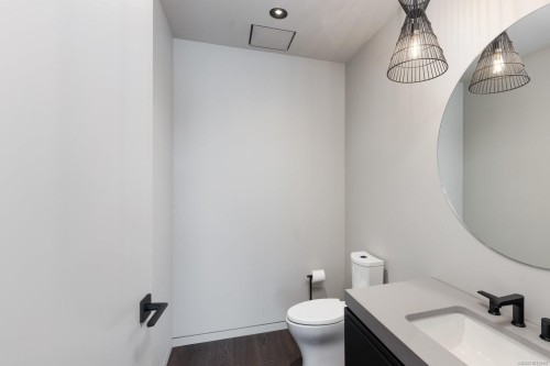 2701 Sea View Rd, Saanich, BC 