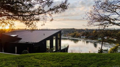 2701 Sea View Rd, Saanich, BC 