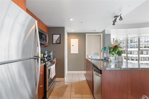 701-760 Johnson St, Victoria, BC - Indoor Photo Showing Kitchen With Upgraded Kitchen