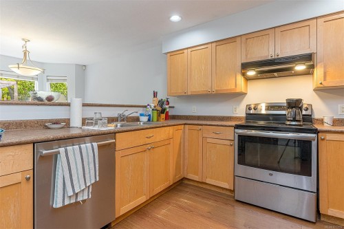6000 Rockridge Rd, Duncan, BC - Indoor Photo Showing Kitchen With Double Sink