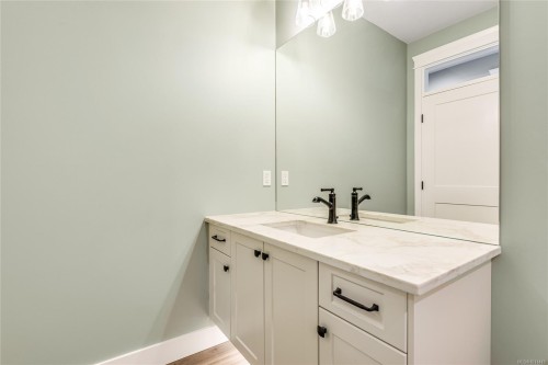 742 Salmonberry St, Campbell River, BC 