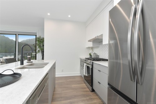 502-1114 Samar Cres, Langford, BC - Indoor Photo Showing Kitchen With Double Sink With Upgraded Kitchen