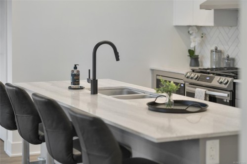 502-1114 Samar Cres, Langford, BC - Indoor Photo Showing Kitchen With Double Sink