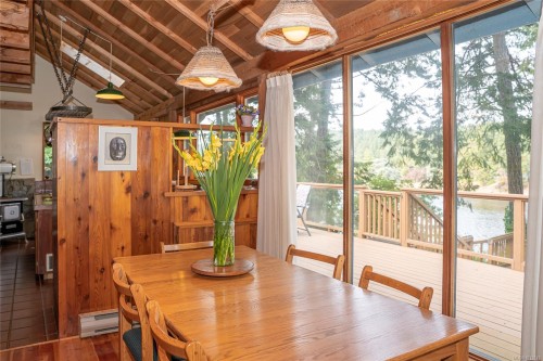 122 Ontario Pl, Salt Spring, BC 