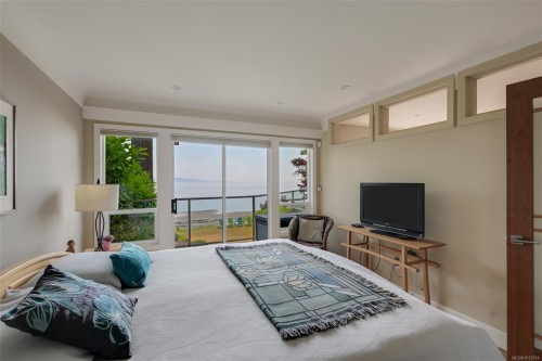 5299 Parker Ave, Saanich, BC 