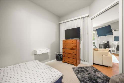 215-99 Chapel St, Nanaimo, BC - Indoor Photo Showing Bedroom