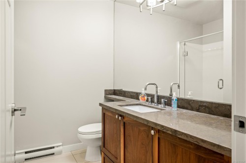 215-99 Chapel St, Nanaimo, BC - Indoor Photo Showing Bathroom