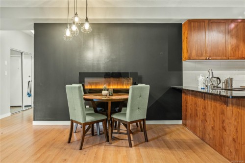 215-99 Chapel St, Nanaimo, BC - Indoor Photo Showing Dining Room