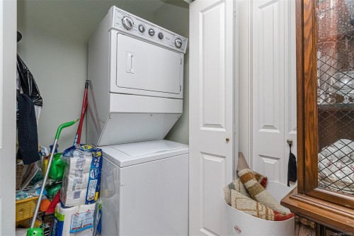 164 White Pine Rd, View Royal, BC 