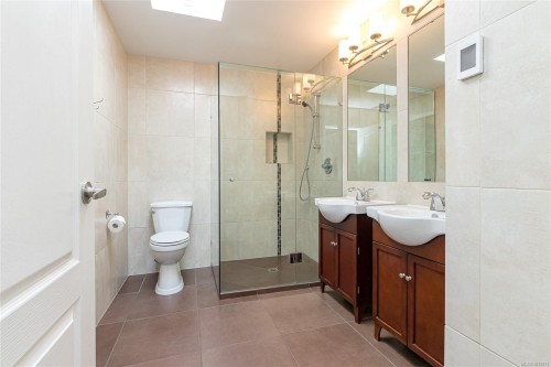 1096 Valewood Trail, Saanich, BC - Indoor Photo Showing Bathroom