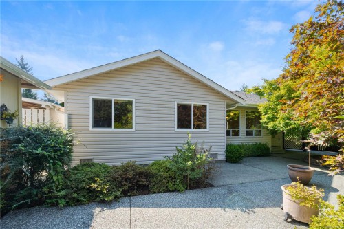 5634 Metral Dr, Nanaimo, BC 