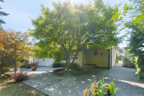 5634 Metral Dr, Nanaimo, BC 
