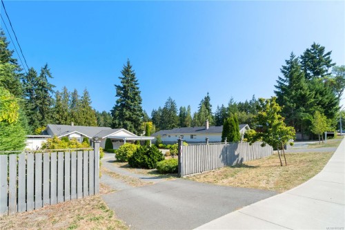 5634 Metral Dr, Nanaimo, BC 