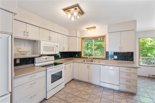 5634 Metral Dr, Nanaimo, BC 