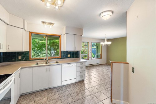 5634 Metral Dr, Nanaimo, BC 