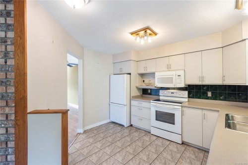 5634 Metral Dr, Nanaimo, BC 