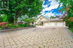 2197 COURRIER LANE  Mississauga, ON L5C 1V1