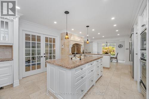 2197 Courrier Lane, Mississauga, ON - Indoor Photo Showing Kitchen With Upgraded Kitchen