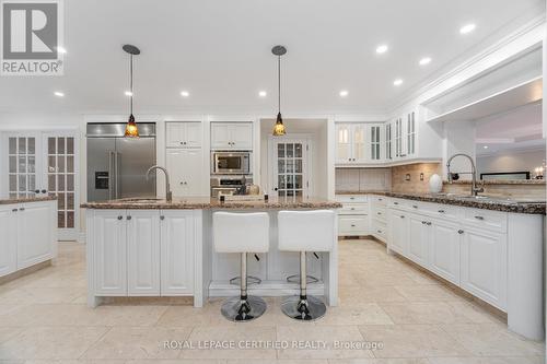2197 Courrier Lane, Mississauga, ON - Indoor Photo Showing Kitchen With Upgraded Kitchen