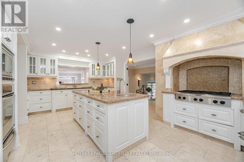 2197 Courrier Lane, Mississauga, ON - Indoor Photo Showing Kitchen With Upgraded Kitchen