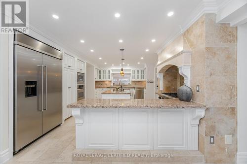 2197 Courrier Lane, Mississauga, ON - Indoor Photo Showing Kitchen With Upgraded Kitchen
