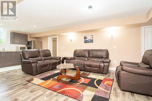 792 Glenbrook Avenue, Burlington, ON - Indoor Photo Showing Living Room