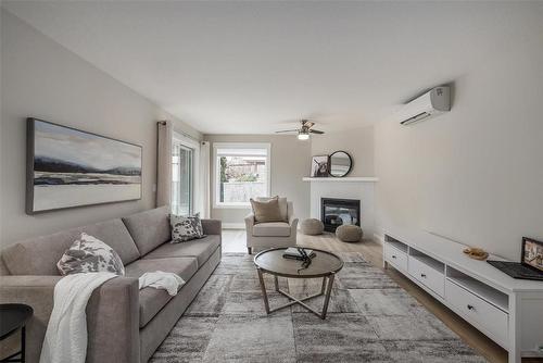 1009 Hudson Road, West Kelowna, BC - Indoor Photo Showing Living Room With Fireplace