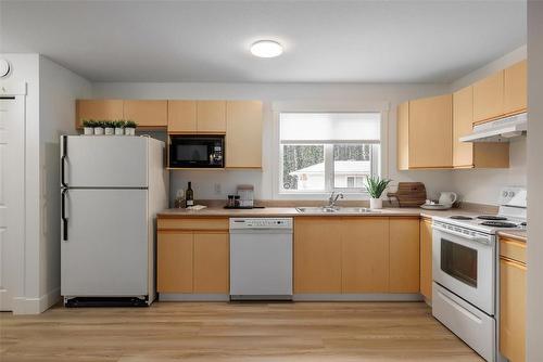 1009 Hudson Road, West Kelowna, BC - Indoor Photo Showing Kitchen With Double Sink
