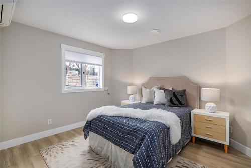 1009 Hudson Road, West Kelowna, BC - Indoor Photo Showing Bedroom