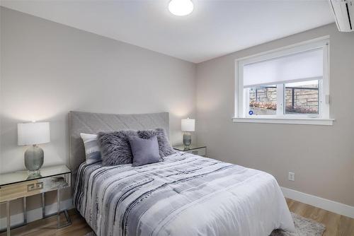 1009 Hudson Road, West Kelowna, BC - Indoor Photo Showing Bedroom