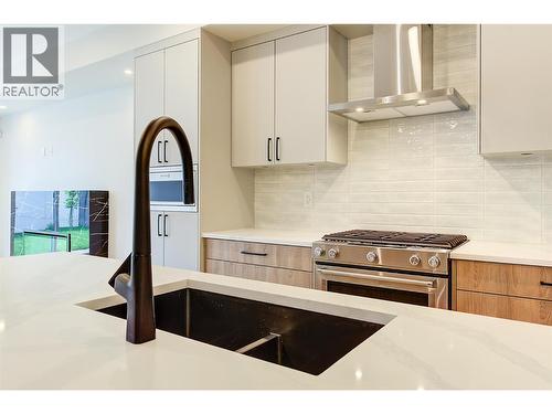 839 Lawson Avenue Unit# 4, Kelowna, BC - Indoor Photo Showing Kitchen