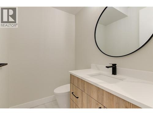 839 Lawson Avenue Unit# 4, Kelowna, BC - Indoor Photo Showing Bathroom