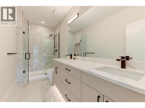 839 Lawson Avenue Unit# 4, Kelowna, BC - Indoor Photo Showing Bathroom