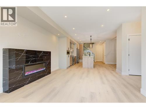 839 Lawson Avenue Unit# 4, Kelowna, BC - Indoor With Fireplace