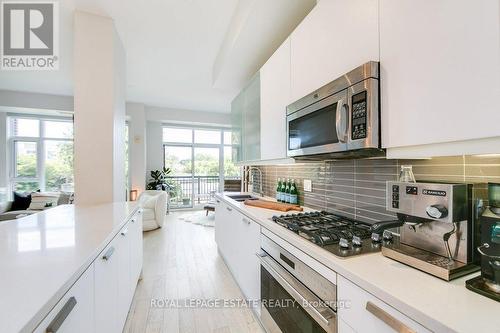 408 - 66 Kippendavie Avenue, Toronto, ON - Indoor Photo Showing Kitchen With Upgraded Kitchen