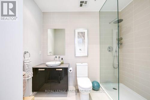408 - 66 Kippendavie Avenue, Toronto, ON - Indoor Photo Showing Bathroom
