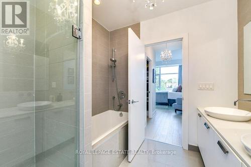 408 - 66 Kippendavie Avenue, Toronto, ON - Indoor Photo Showing Bathroom