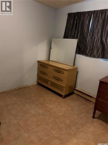 128 1St Avenue S, Coronach, SK - Indoor