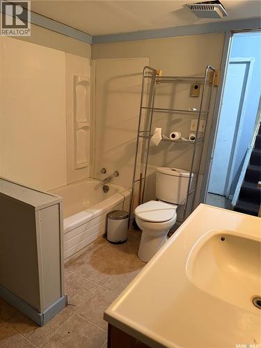 128 1St Avenue S, Coronach, SK - Indoor Photo Showing Bathroom