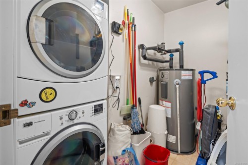 408-1010 View St, Victoria, BC - Indoor Photo Showing Laundry Room