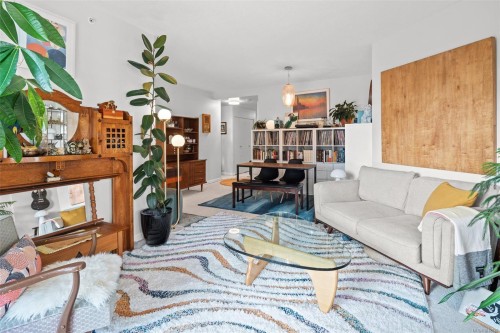 408-1010 View St, Victoria, BC - Indoor Photo Showing Living Room